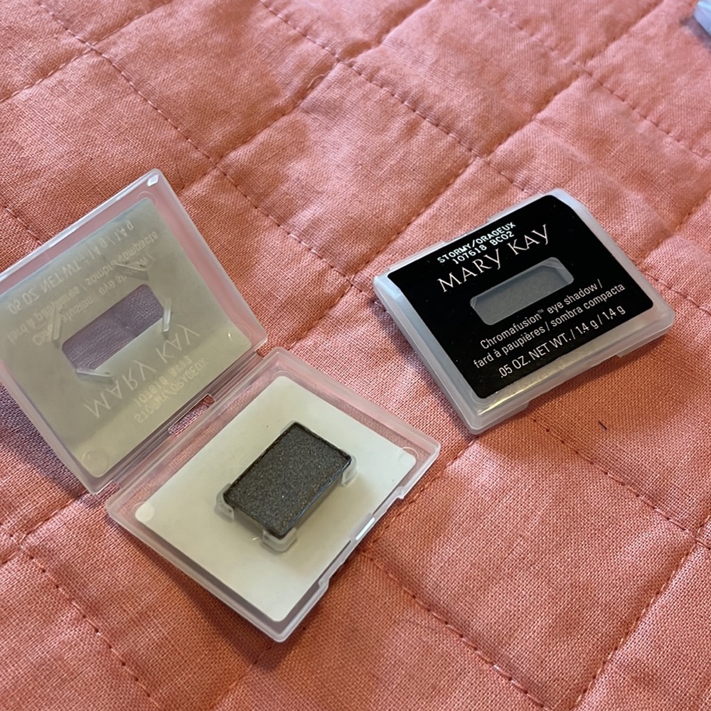 Mary Kay chromafusion eyeshadow in color stormy in original packaging brand new